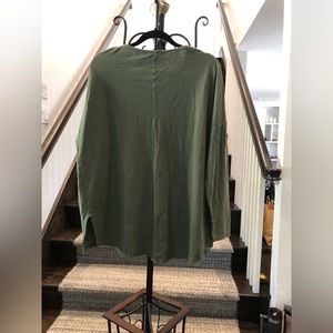 Cut loose army green scoop neck long sleeve tunic.
